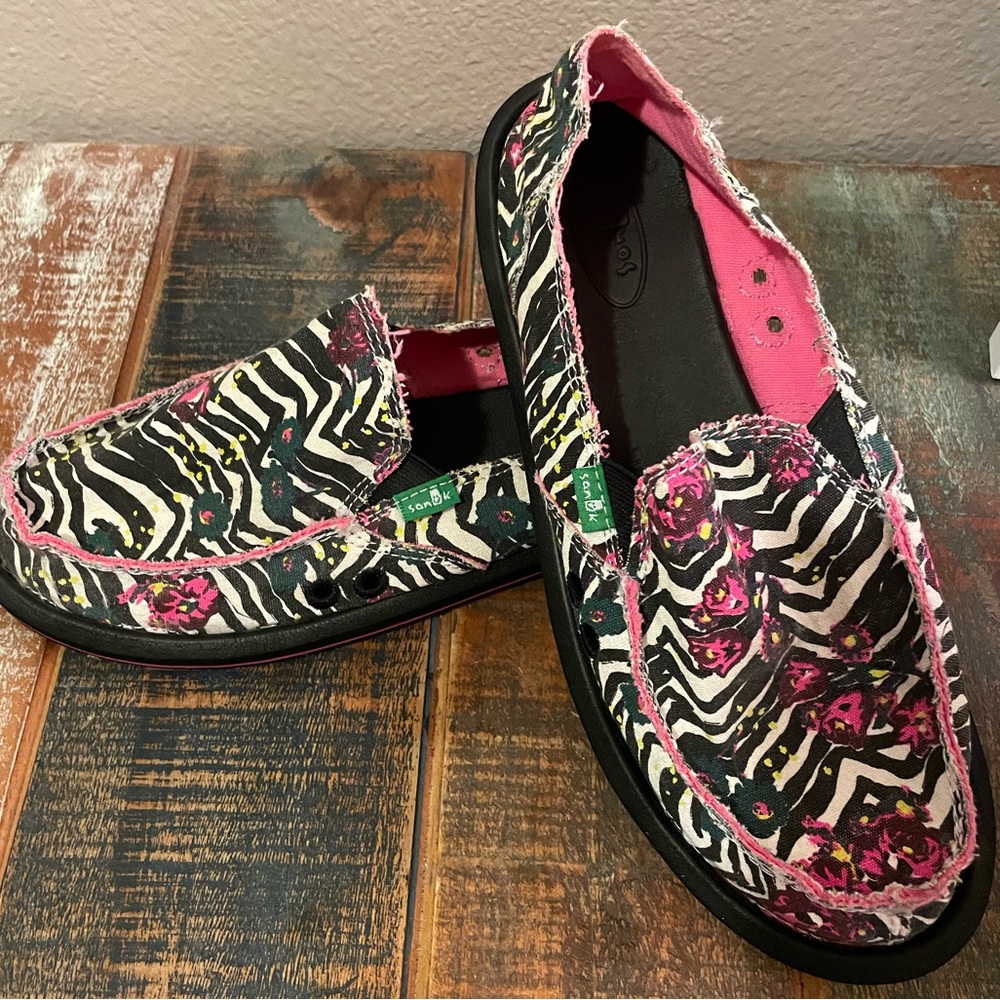 Sanuk slip on
